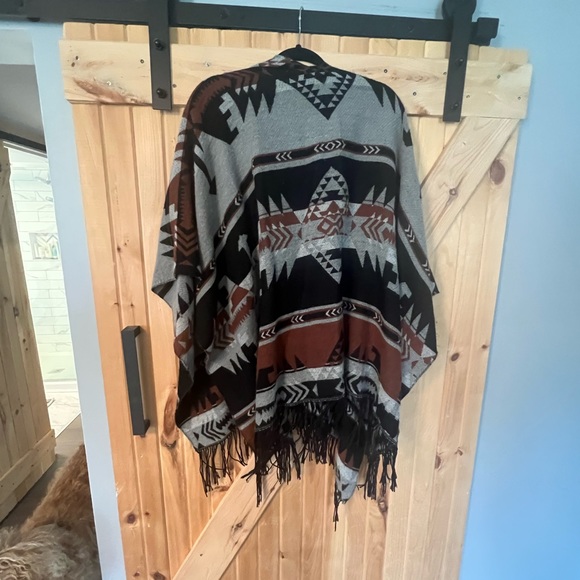 One size shawl. No arm holes - Picture 2 of 2